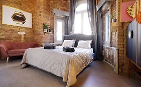 BudapeStayz - Raday Rooms